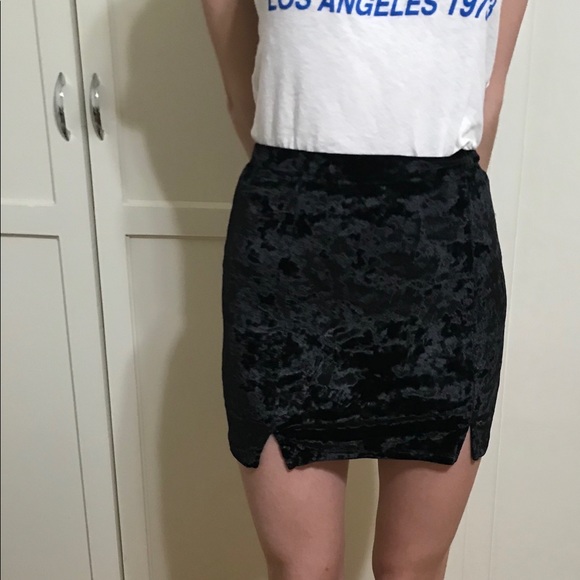 Brandy Melville velvet mini skirt, black - Picture 2 of 2